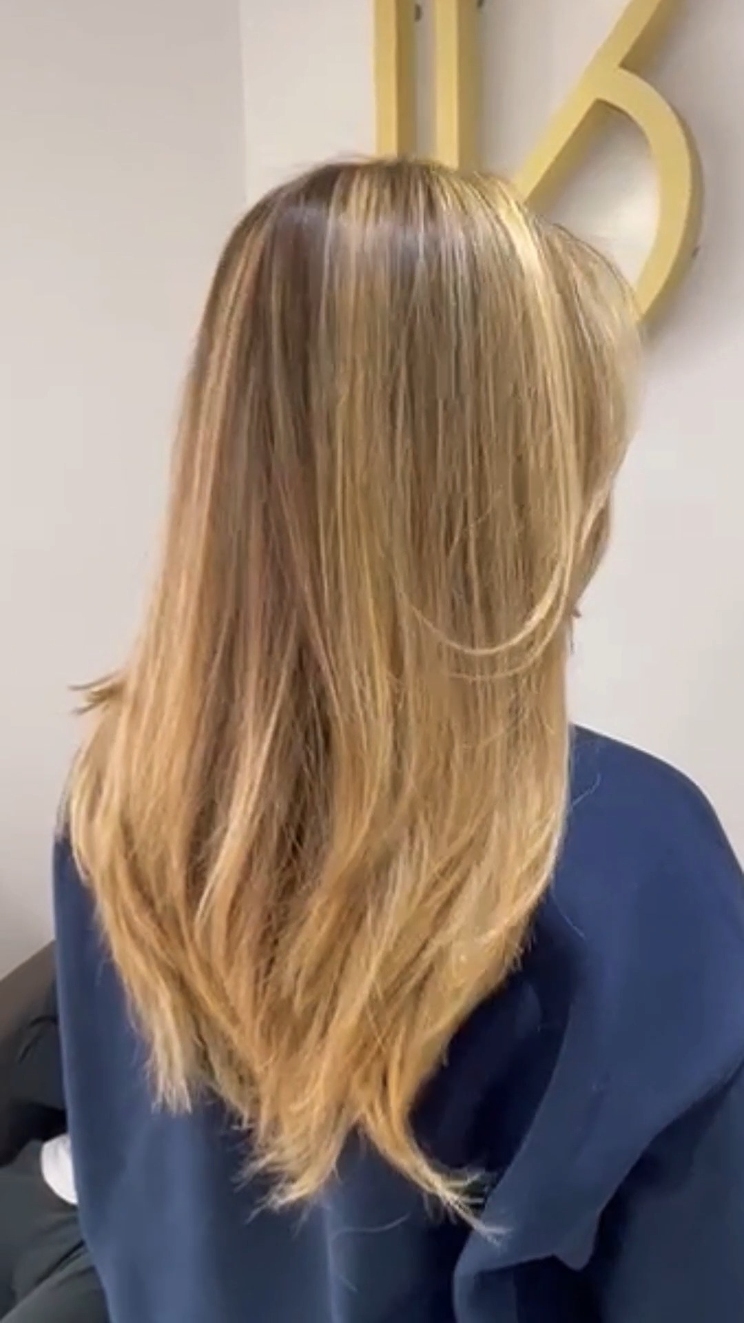 Golden Balayage 
Tonos dorados suaves, transiciones limpias y un acabado que se ve fresco y natural.
Perfecto si quieres iluminar tu look sin cambiar tu estilo.

¡Agenda tu cita hoy mismo!
📲 +52 1 55 4078 8398
📍 Av. de Las Fuentes 567, Jardines del Pedregal, Álvaro Obregón, 01900 Ciudad de México, CDMX

#balayage #balayagehighlights #balayageartists #balayagehair #balayageexpert #fypシ