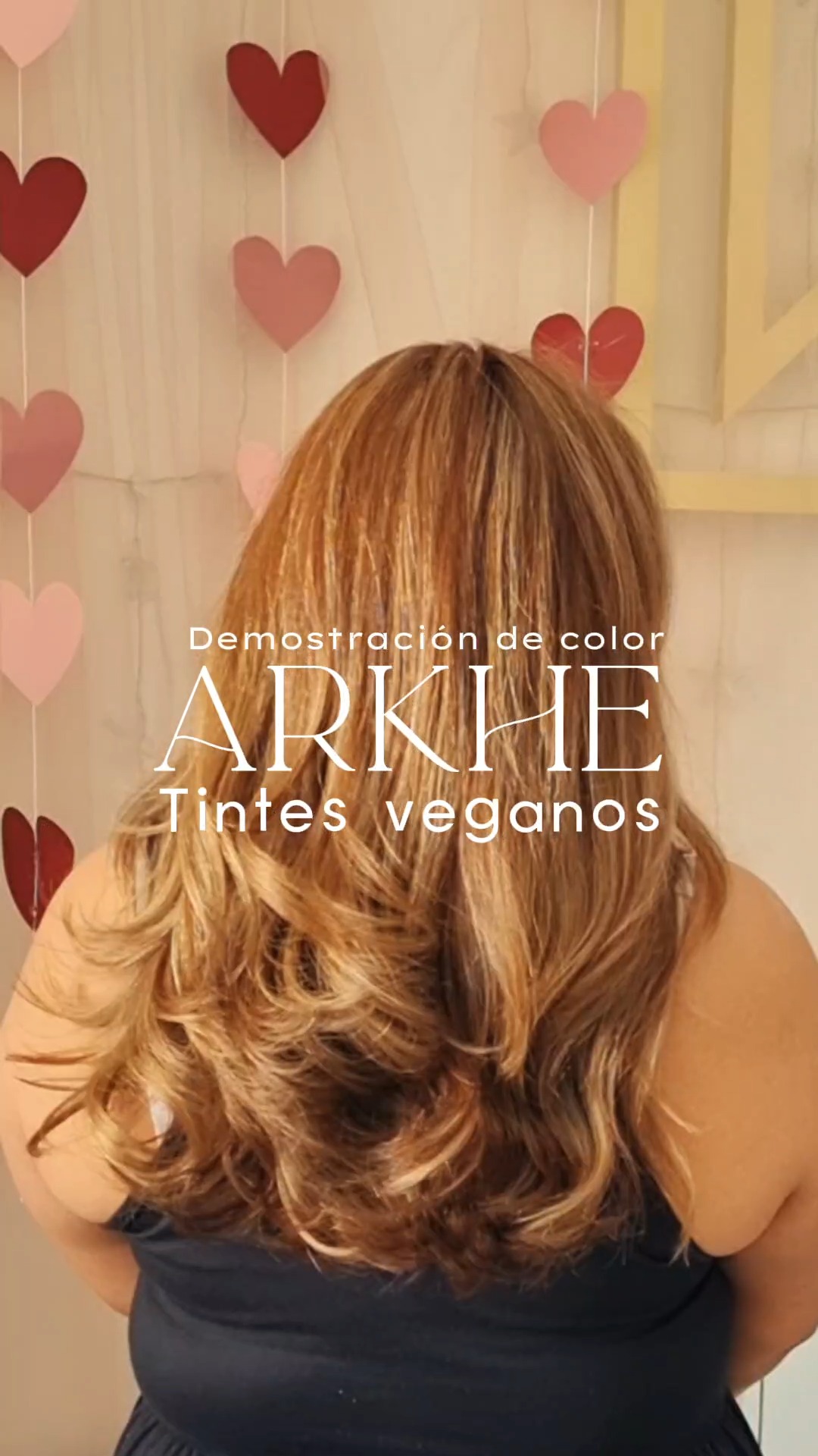 Hoy tuvimos el honor de recibir en Ireland Beauty Studio a los profesionales de @arkhecosmetics_mx , una marca de tintes veganos que está revolucionando el color. 🌿✨
Nos compartieron una demostración exclusiva de sus tonos y técnicas, y muy pronto podrás encontrarlos disponibles en nuestro salón.
Prepárate para vivir una experiencia de color más consciente, vibrante y saludable.
#irelandbeautystudio #ColorResilence #arkhécosmetics #haircoloring #mexico #CDMX
