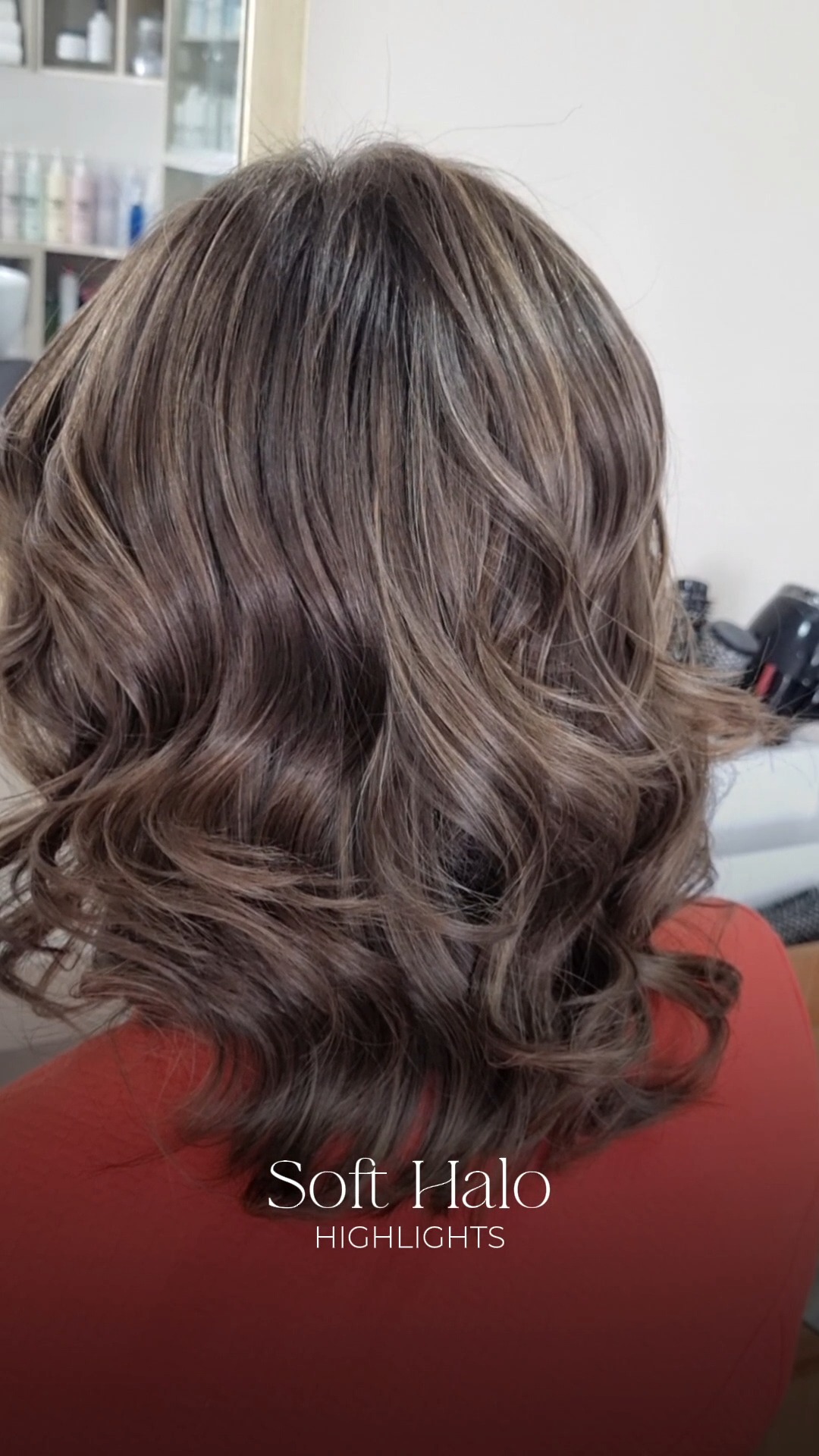 Soft Halo Highlights
Un halo de luz suave que ilumina tu melena con reflejos naturales y transiciones ultra delicadas. El resultado es un brillo etéreo, limpio y fresco, perfecto para quienes buscan iluminar sin perder su esencia.
Agenda tu cita hoy mismo.
📲 +52 1 55 4078 8398
📍 Av. de Las Fuentes 567, Jardines del Pedregal, Álvaro Obregón, 01900 Ciudad de México, CDMX
#irelandbeautystudio #hairstudio #haircolor #highlights #cuidadodelcabelloencasa #Mexico