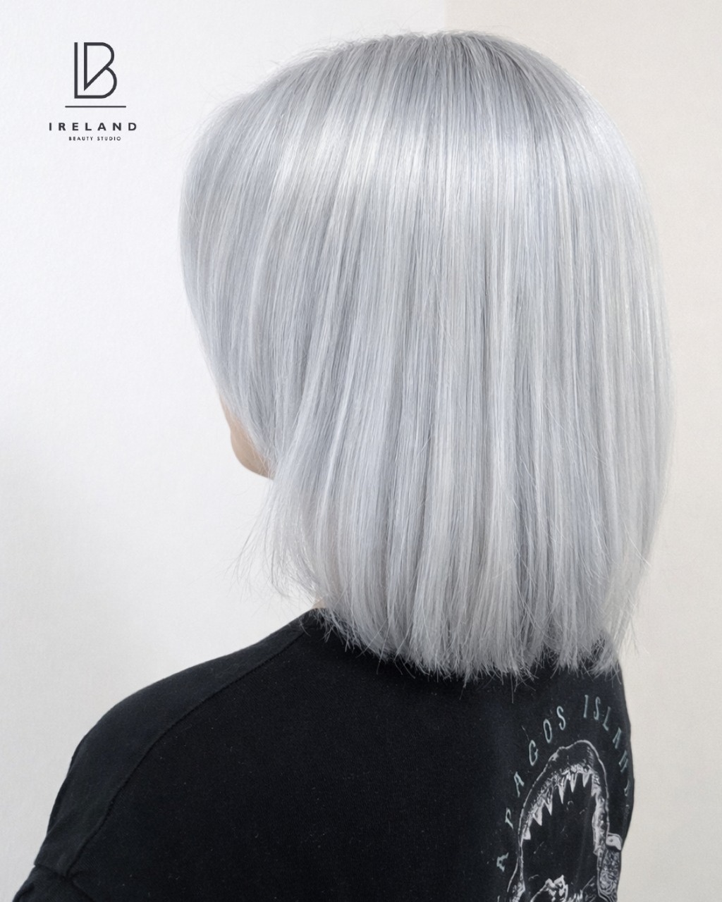 ❄️ Frost Grey
El plateado que no necesita explicación… se impone.
Tonos fríos y metálicos que envuelven tu cabello en un halo helado, limpio y luminoso. Un gris perfecto que transforma tu look con una elegancia que se siente desde el primer vistazo.

Cuando el trabajo está bien hecho, simplemente vibra distinto.
¿Lista para tu cambio? Reserva tu cita hoy. 👇

📲 +52 1 55 4078 8398
📍 Av. de Las Fuentes 567, Jardines del Pedregal, Álvaro Obregón, 01900 Ciudad de México, CDMX

#hair #hairdye #silverhair #silverhairtransition