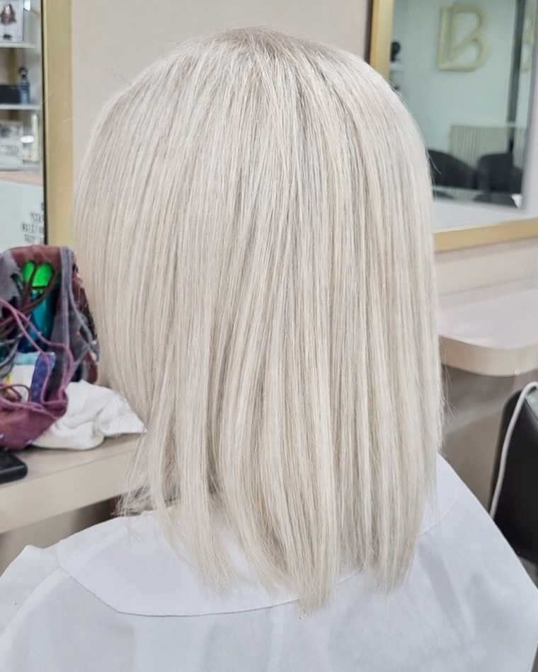 Icy Blonde

Llevamos el cabello a esos reflejos ultra fríos para lograr un efecto helado, súper limpio y luminoso. Ese blanco platinado impecable que transforma tu look y te da muchísima actitud desde el primer vistazo.

Cuando el trabajo está bien hecho, simplemente vibra distinto.
¿Lista para tu cambio? Reserva tu cita hoy. 👇

📲 +52 1 55 4078 8398
📍 Av. de Las Fuentes 567, Jardines del Pedregal, Álvaro Obregón, 01900 Ciudad de México, CDMX

#hair #hairdye #silverhair #silverhairtransition