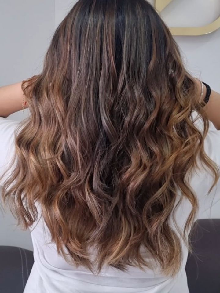 La magia de un buen Honey Brown en acción. 🍯✨

Un toque de luz, brillo extremo y el tono perfecto para darle un glow-up a tu estilo. Amamos cómo los reflejos miel transforman por completo un castaño tradicional. ¿Del 1 al 10, cuánto amas este resultado? 😍

¡Agenda tu cita hoy mismo!
📲 +52 1 55 4078 8398
📍 Av. de Las Fuentes 567, Jardines del Pedregal, Álvaro Obregón, 01900 Ciudad de México, CDMX

#HoneyBrown #HairTransformation #GlowUp #CabelloPerfecto #salondebelleza