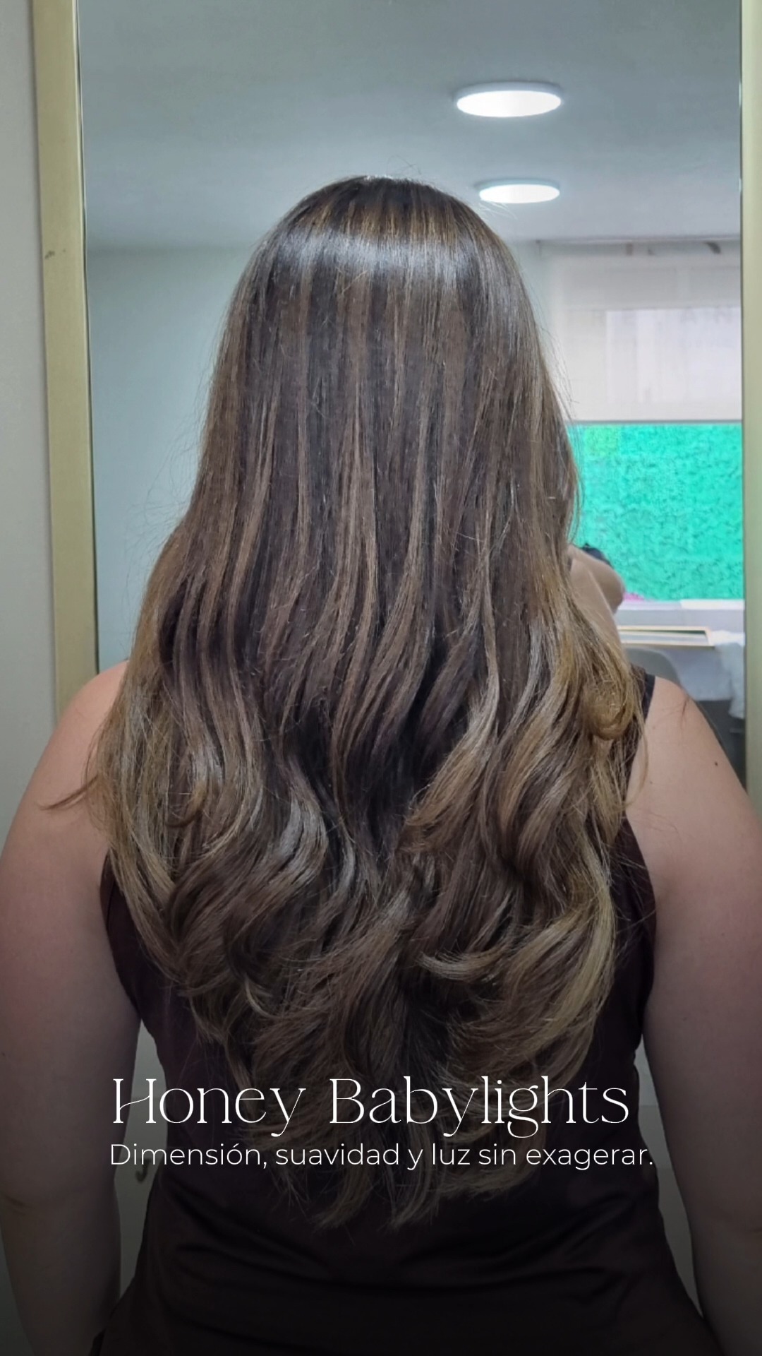 ✨ Ilumina tu cabello sin perder su esencia.
Con nuestras Highlift Babylights creamos reflejos finos y estratégicos que aportan luz, dimensión y movimiento, logrando un rubio elegante, brillante y de apariencia súper natural. 🤍
Ideal para quienes buscan un cambio luminoso, sofisticado y perfectamente integrado a su cabello. ✨
📍 Ireland Beauty Studio
Av. de Las Fuentes 567, Jardines del Pedregal, CDMX
📲 Citas: 55 4078 8398
#HighliftBabylights #BabylightsCDMX #IrelandBeautyStudio